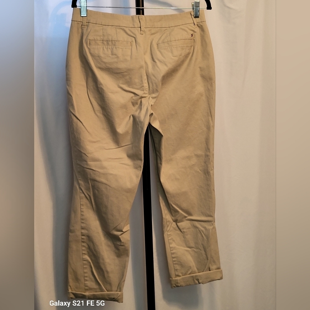 Tommy Hilfiger Women's Hampton Cuffed Chino Straight Leg Pants Size 8 Khaki, EUC - Picture 4 of 5